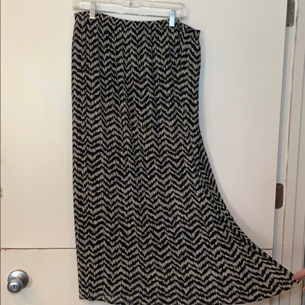 Ankle length black and tan pattern skirt